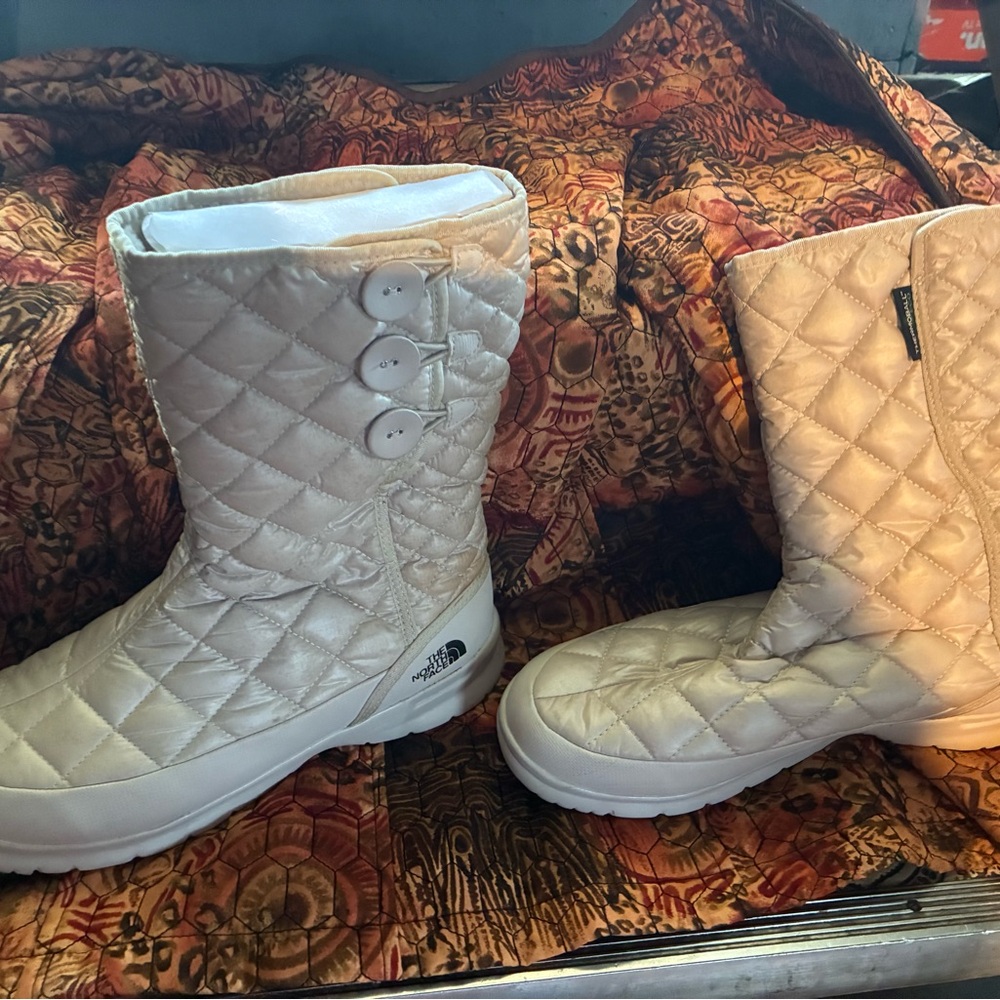 The North Face Women's White Quilted Winter Boots
